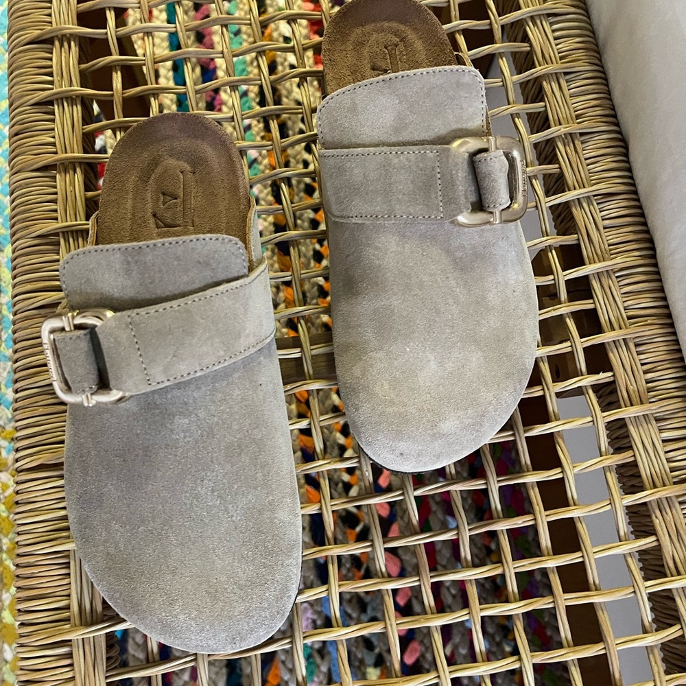 Brand new FLATTERED cork suede mules